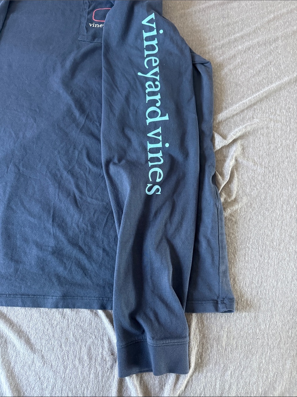 Vineyard Vines Men’s Navy Short-Sleeve Pocket Tee with Pink Whale - Picture 5 of 7